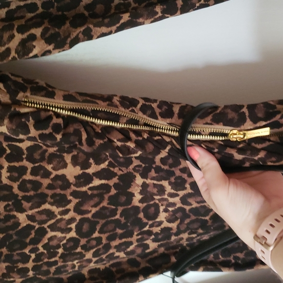 Very flattering MK dress - Picture 3 of 7